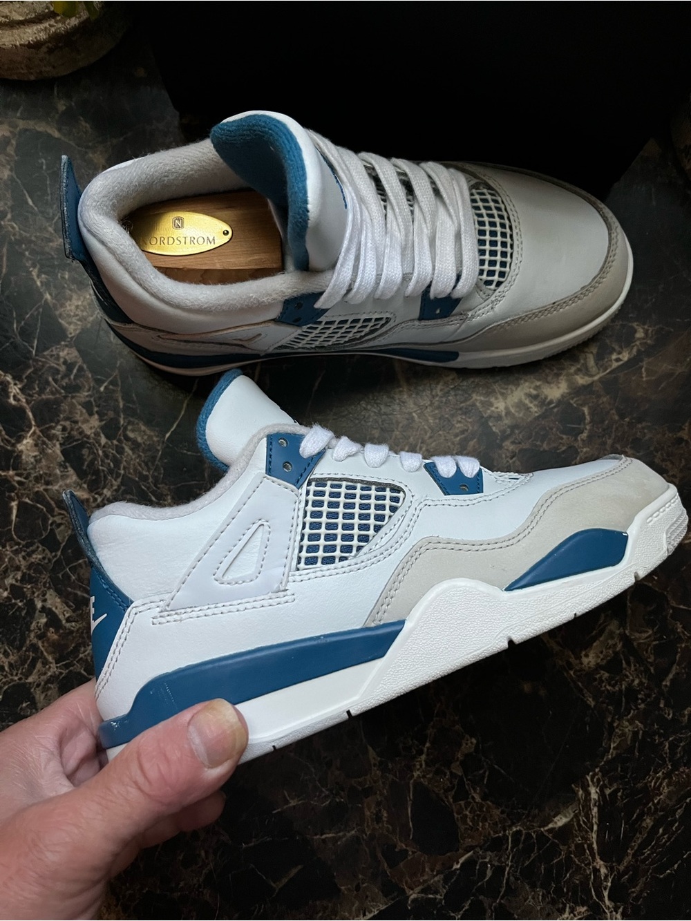 Jordan 4 Retro
Military Blue
Streetwear/Lifestyle Shoes
Size 2.5 Youth Unisex - Picture 5 of 9